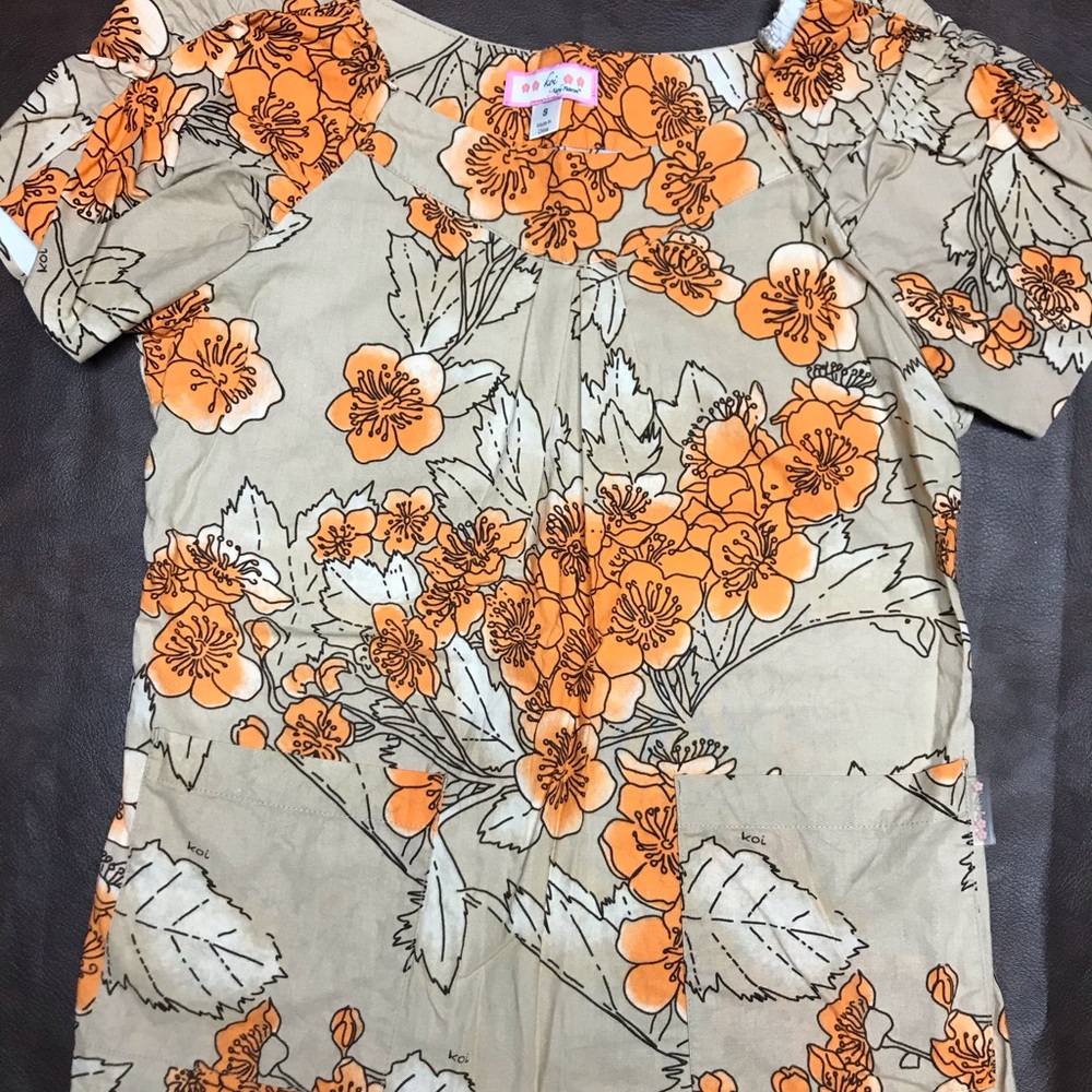 Koi Uniform Scrub Top Size Small